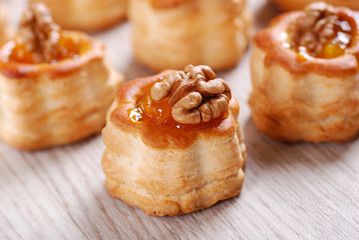 vol au vent dolci con marmellata e noci