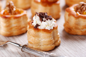 vol au vent con panna e cioccolato