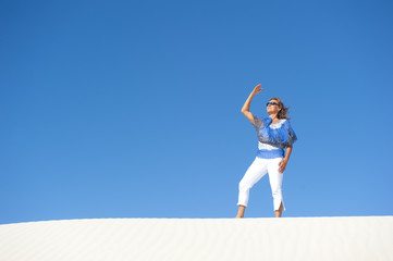 Fototapeta premium Sexy woman on sand dune lookout
