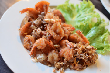 Deep fried shrimp with garlic