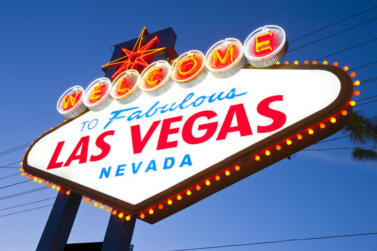 welcome to Fabulous Las Vegas Sign at night