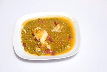 GUISOS CASEROS. ANDALUZ, TÍPICO. GUISANTES CON JAMÓN