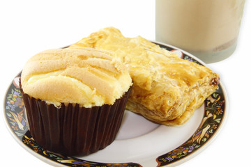 Soft vanilla Cupcake with custard topping and pineapple pie