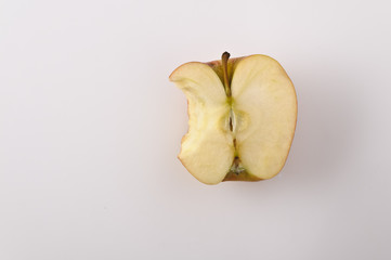 Metà mela con morso