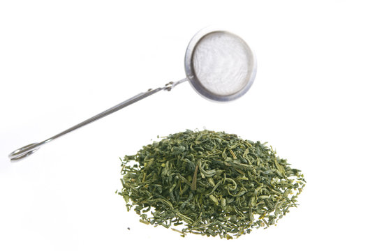 gr&uuml;ner tee mit teesieb