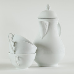 CAFFETIERE ET SES TASSES