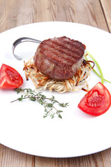 beef fillet medallions on noodles with tomatoes