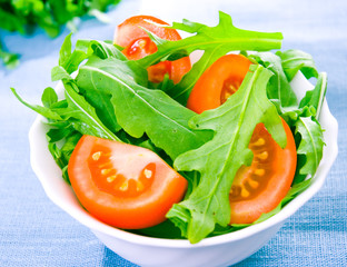 Fresh salad with tomatoes and rucola