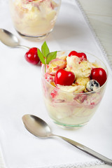 crema con ciliegie e amarena