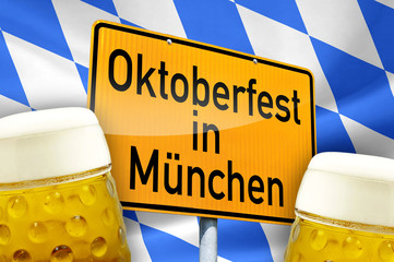 Schild mit Oktoberfest in München mit Bier