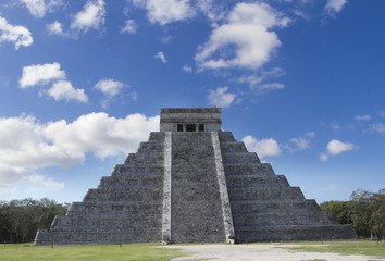Fototapeta na wymiar Ruiny Majów w Chichen Itza, Meksyk