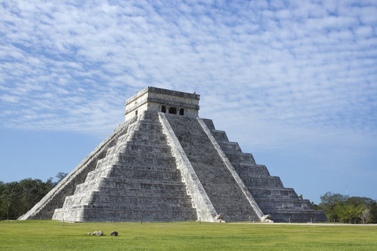 mayan ruins at chichen itza, mexico