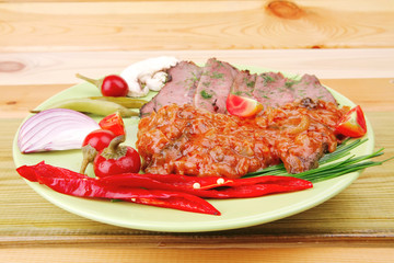 beef on plate with peppers