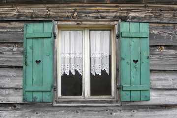Obraz na płótnie Canvas Okno z hut w Południowy Tyrol, Włochy