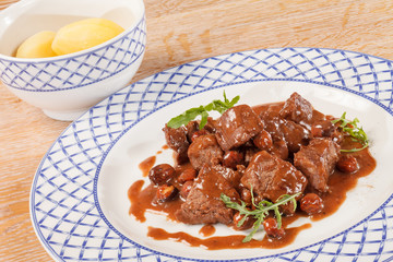 beef with hazelnuts