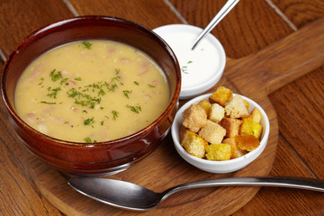 Chicken creamy soup with croutons