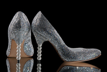 women's shoes inlaid with crystals