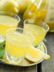 Lemon liqour (limoncello)