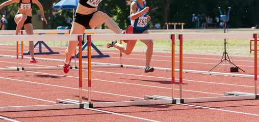 100m hurdles race women
