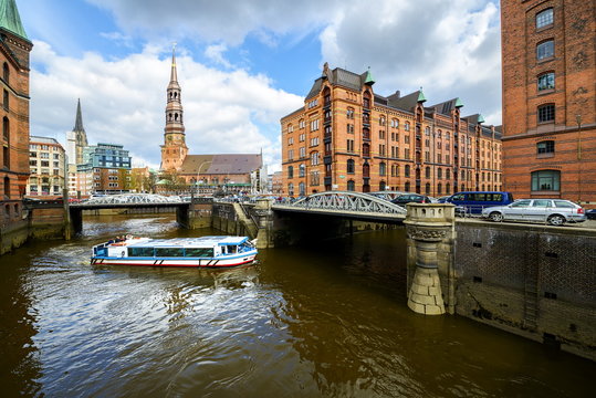 Hamburger Speicherstadt mit Katharinenkirche