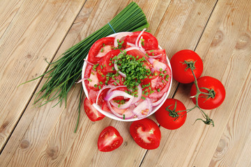 salad : fresh tomatoes with chives