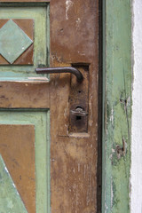 Detail einer alten Eingangstür in Südtirol