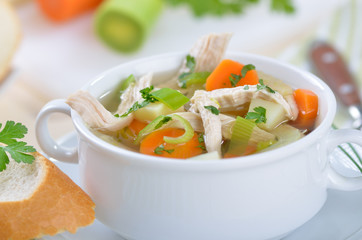 Leckere Hühnersuppe mit Gemüse