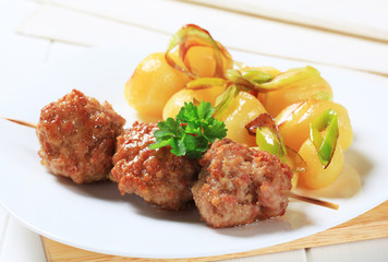 Meatball skewer and potatoes