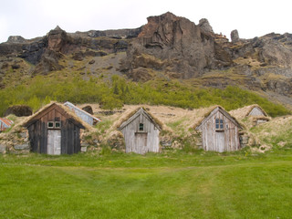 Obraz premium Traditional Icelandic Turf Houses