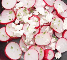 Radieschensalat mit Feta