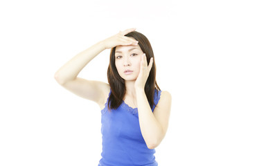 Fototapeta premium 肌のお手入れをする女性