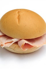 panino al prosciutto_sfondo bianco