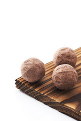 木の板とチョコレートのクローズアップ
