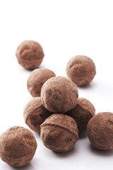 白背景にたくさんのチョコレート