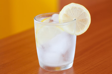 water with ice and lemon on the table