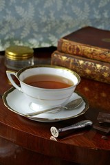 Tee, Schokolade und Bücher