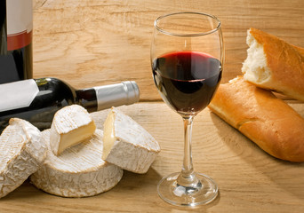 Red wine, Brie, Camembert and bread on the table