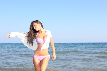 Naklejka premium Young woman in the sea