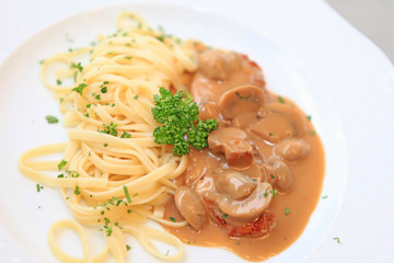 Rahmschnitzel mit Nudeln