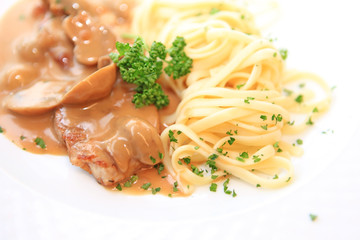 Rahmschnitzel an Champion Sauce