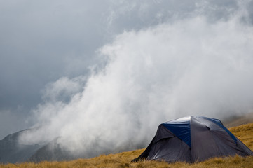 палатка в облаках