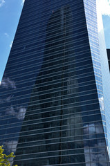 Fototapeta na wymiar Refleksje w Crystal Tower w Madrycie, César Pelli