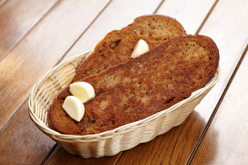 toast with garlic