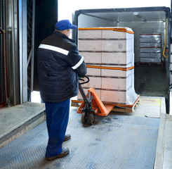 Worker loading on truck - 42406194