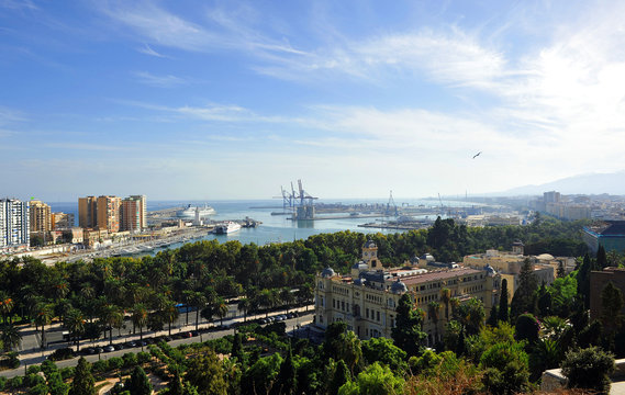 Ayuntamiento y puerto de Málaga