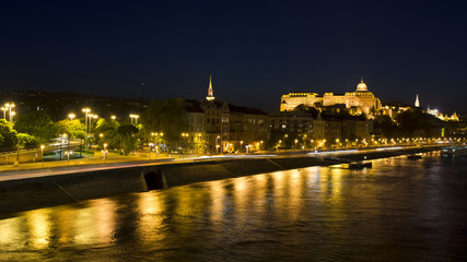 Obraz na płótnie Canvas Budapest in the evening
