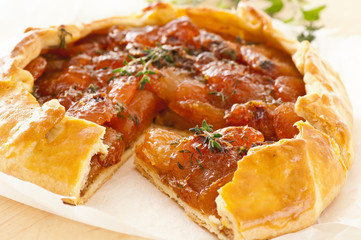 Tarte mit aprikosen und Thymian