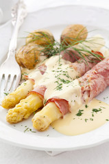 Spargel mit schinken