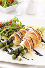 Spargel im Teigmantel mir Salat