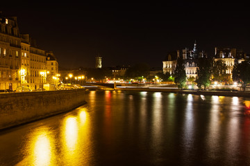 Fototapeta na wymiar Paris by Night